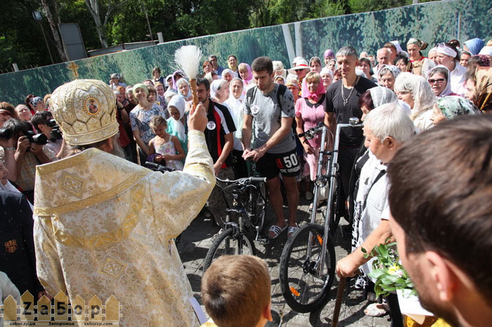 Благославление велосипедистов у харма Св. Ольги в Запорожье