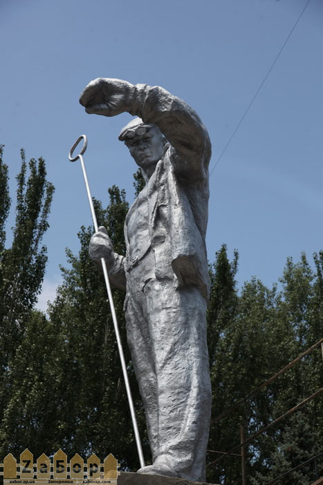 Памятник Металлургу в Запорожье